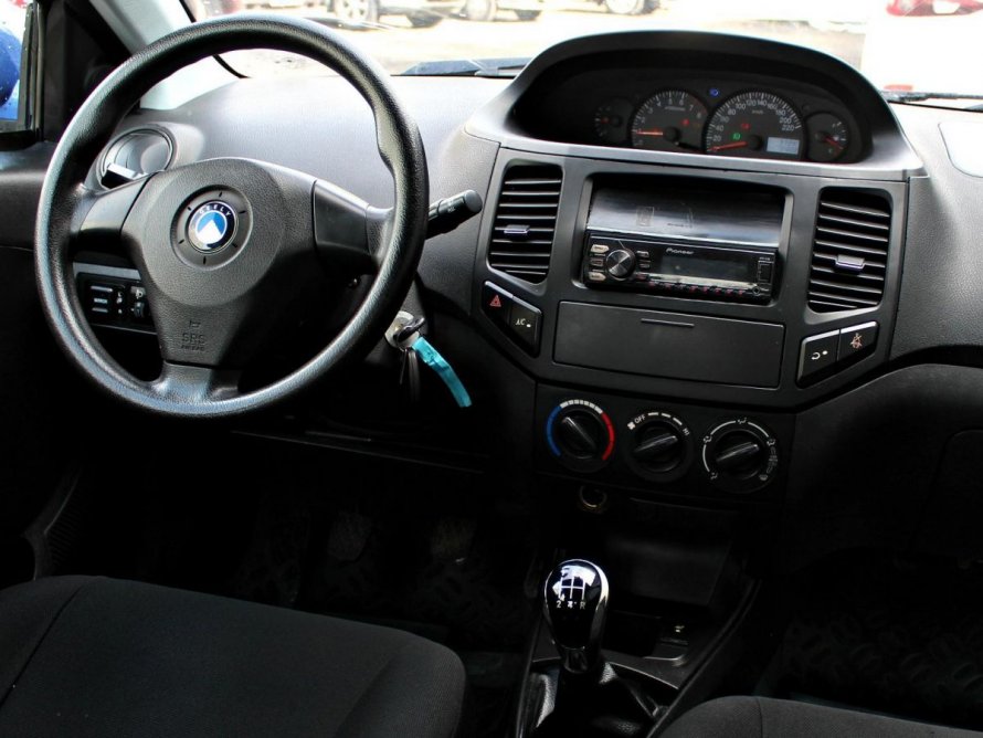 Geely MK Cross 2012 салон