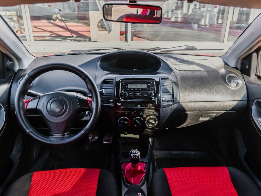 Geely MK Cross торпеда