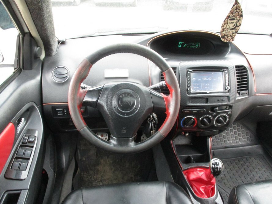 Geely MK Cross торпеда