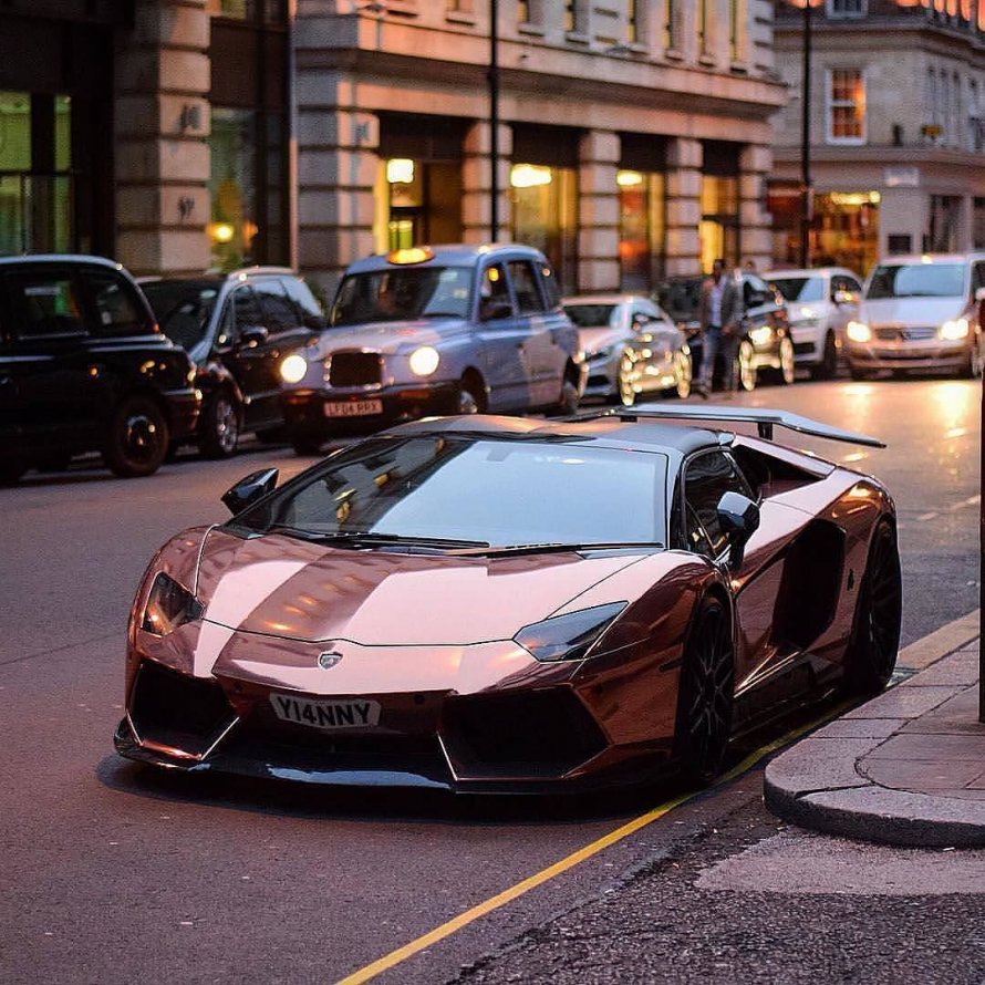 Lamborghini Aventador 1
