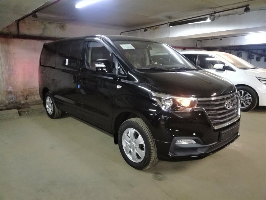 Hyundai Grand Starex Black