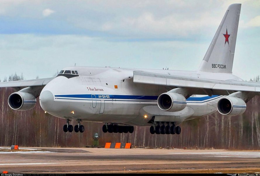 Самолет Руслан АН 124
