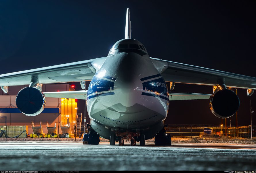 Самолет Руслан АН 124