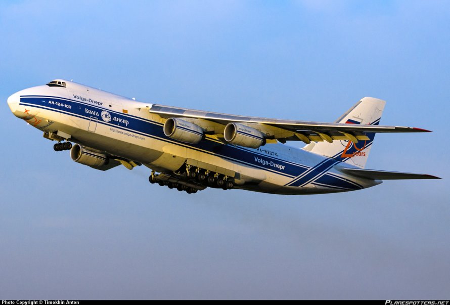 Самолет АН 124 100 Руслан