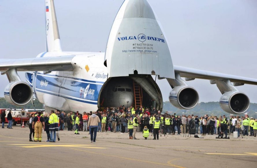 Самолет АН 124 100 Руслан