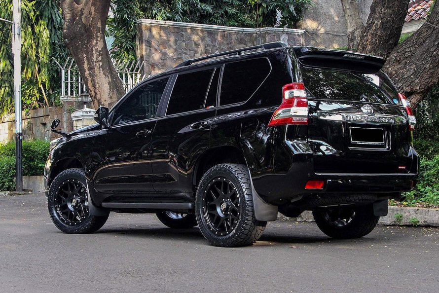 Toyota Land Cruiser Prado Black Tuning