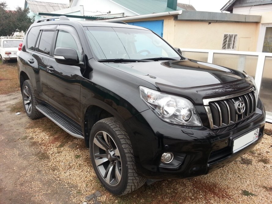 Toyota Land Cruiser 150 2010 чёрный