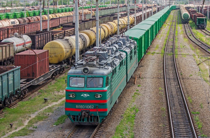 Много локомотивов