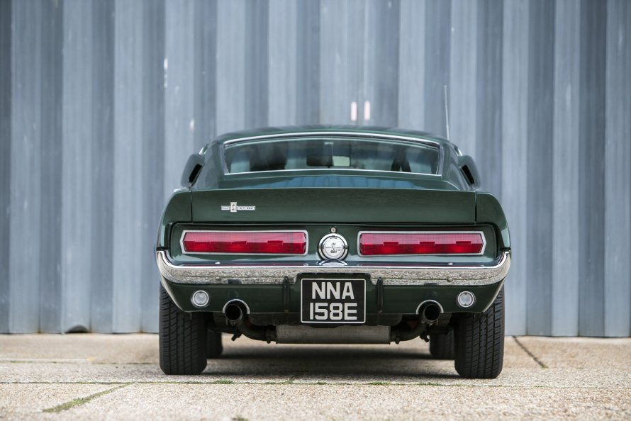 Ford Mustang Shelby gt500 сзади
