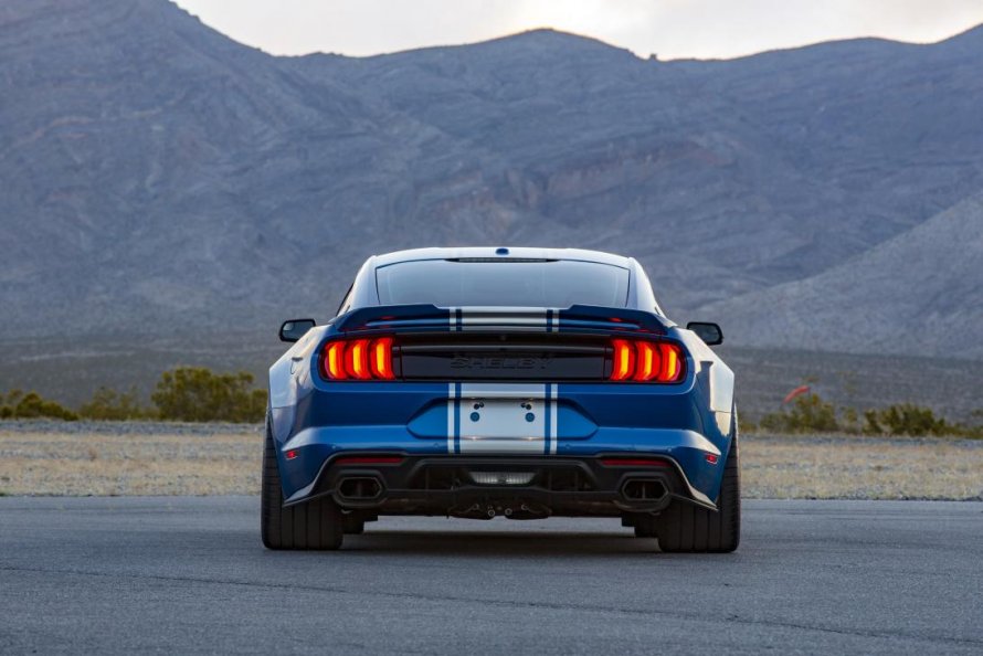 Ford Mustang 2018 зад