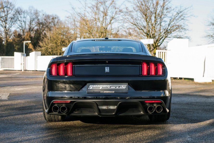 Ford Mustang gt350 зад
