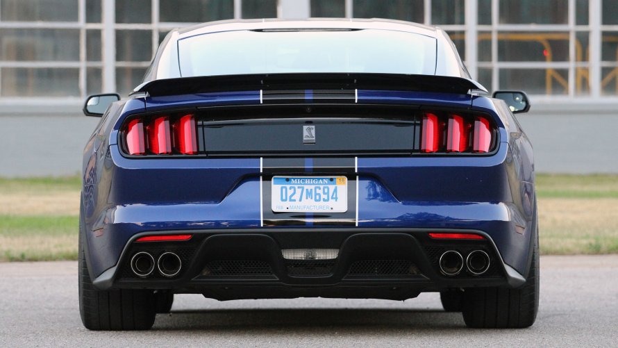 Ford Mustang Shelby gt350 зад