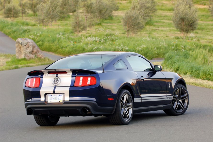 Ford Shelby gt500 сзади