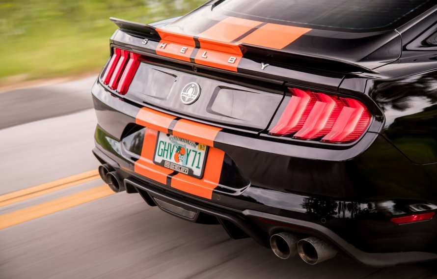 Ford Mustang 2019 сзади