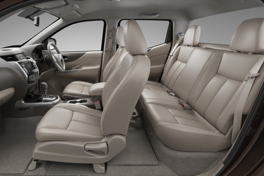 Nissan Navara 2020 салон