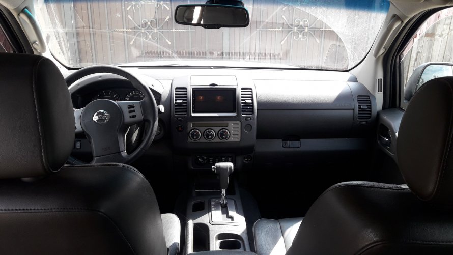 Nissan Navara 2011 салон