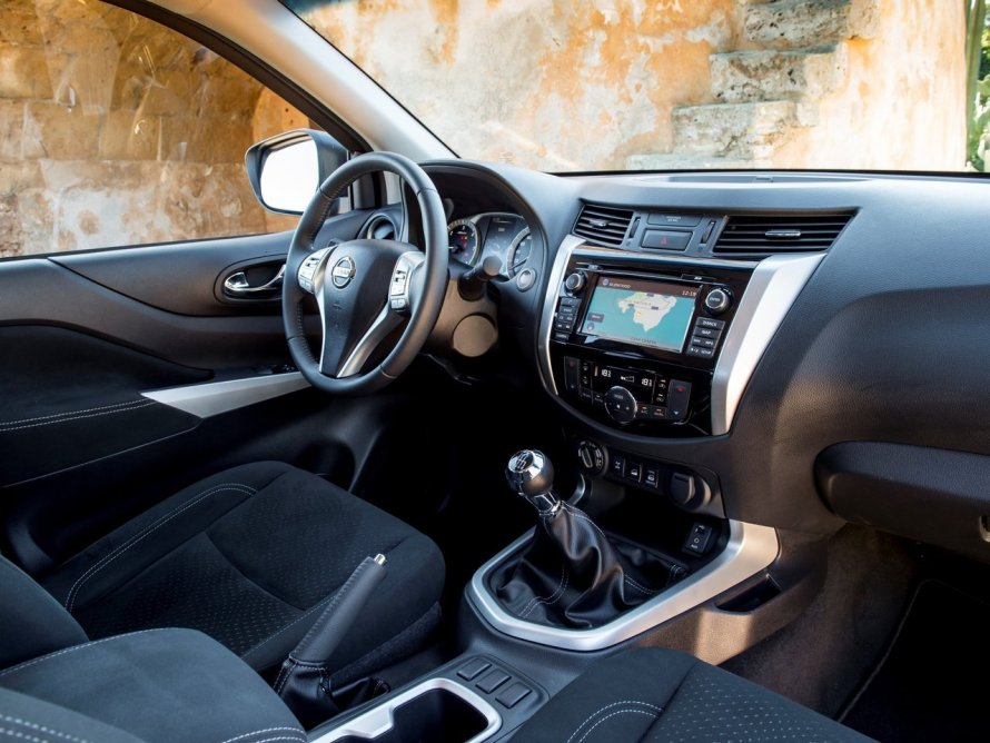 Nissan Navara 2020 салон