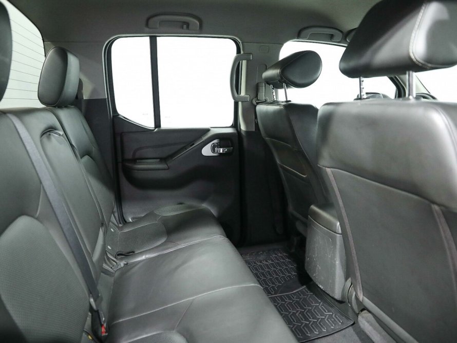 Nissan Navara 2021 салон