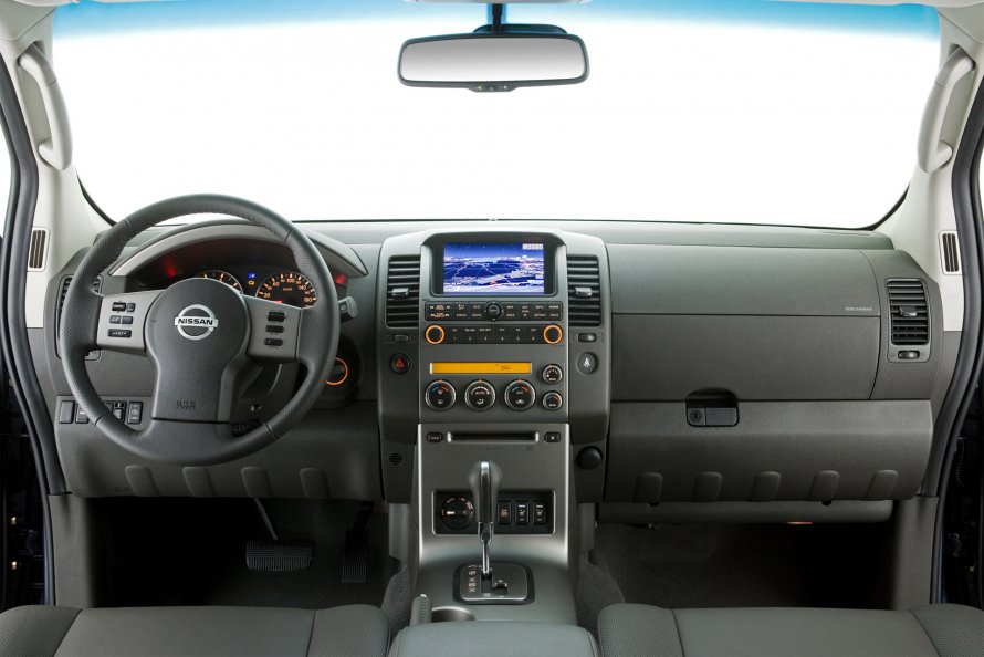 Nissan Pathfinder 2005 салон
