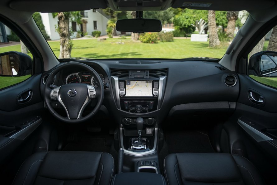 Nissan Navara 2016 салон