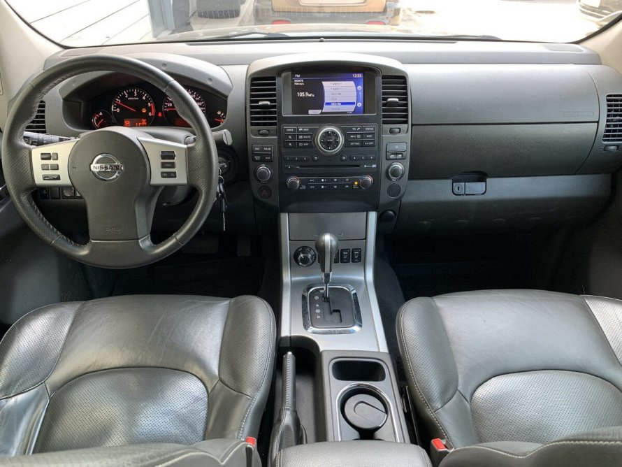 Nissan Navara 2012 салон