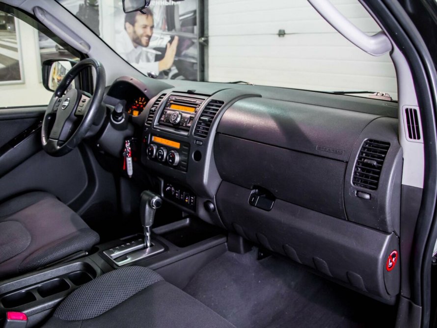 Nissan Navara салон