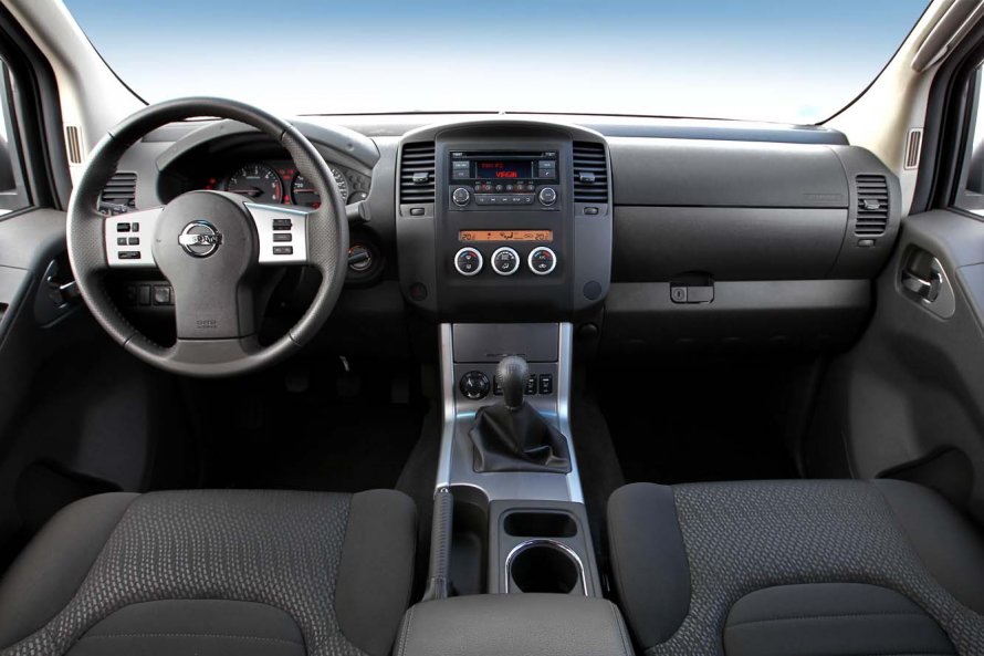 Nissan Navara 2012 салон