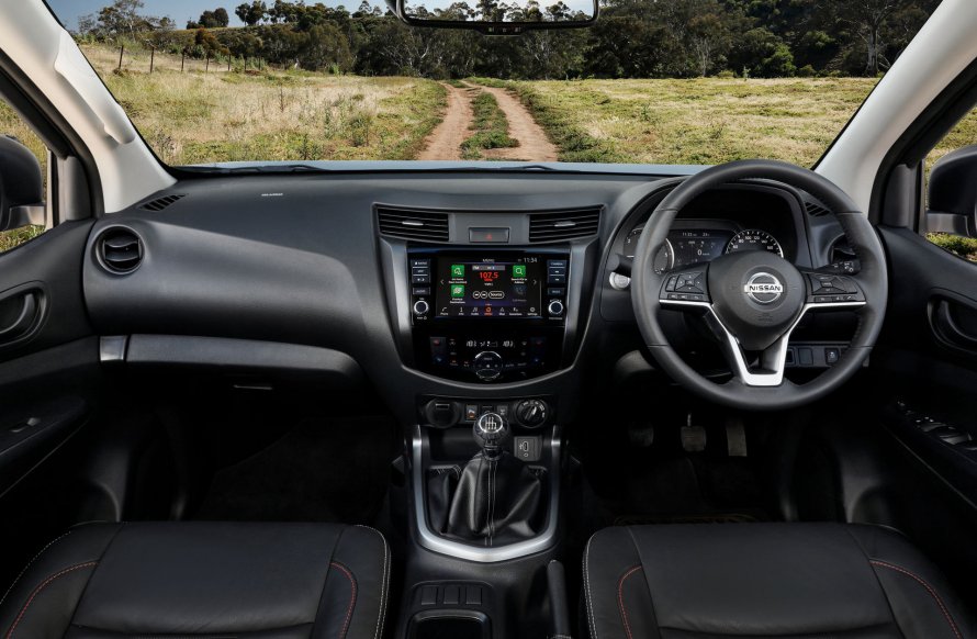 Nissan Navara 2021 салон