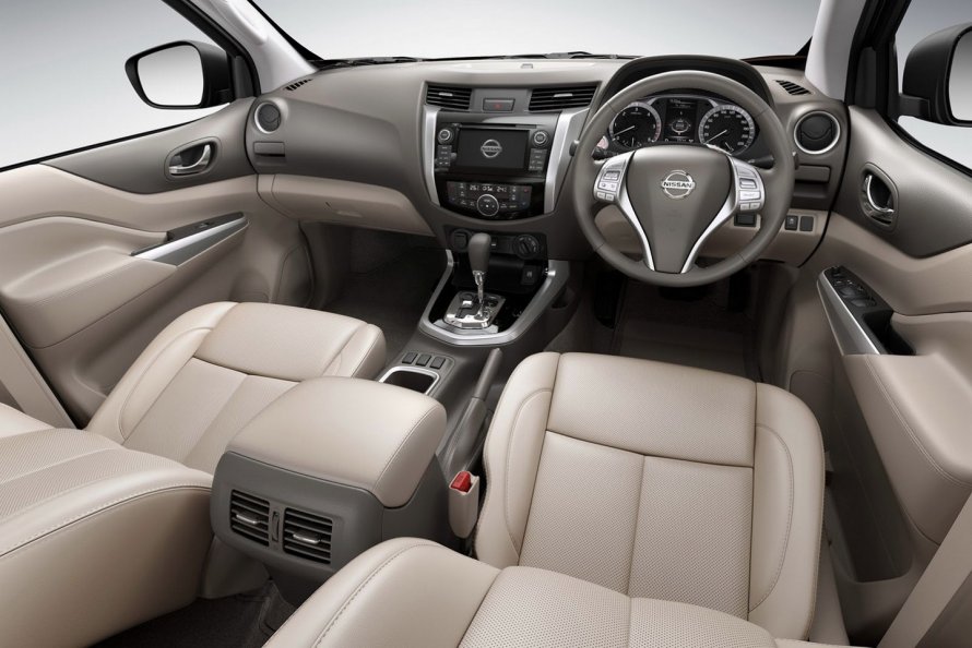 Nissan Navara 2020 салон
