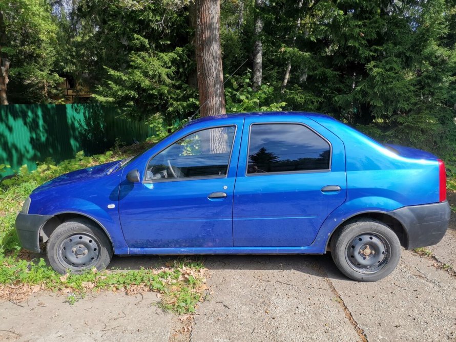 Голубой Рено Логан 1