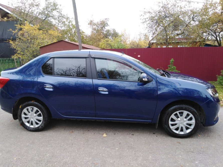 Renault Logan синий
