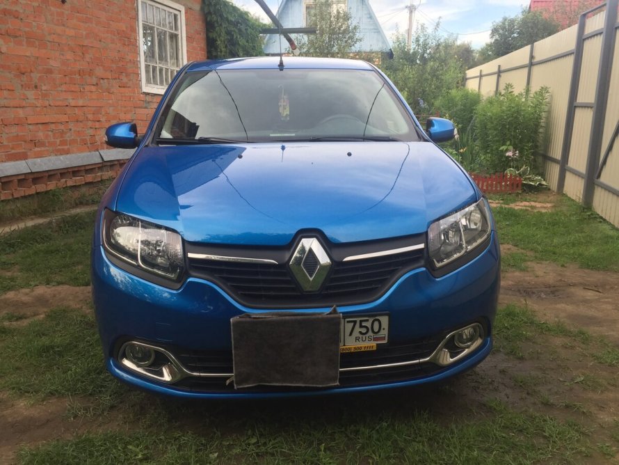 Renault Logan II синий