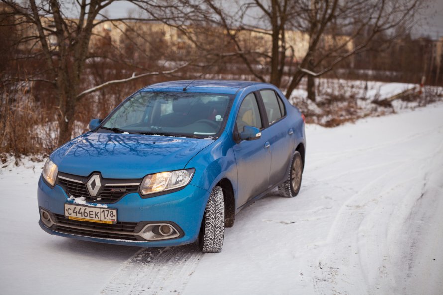 Renault Logan синий