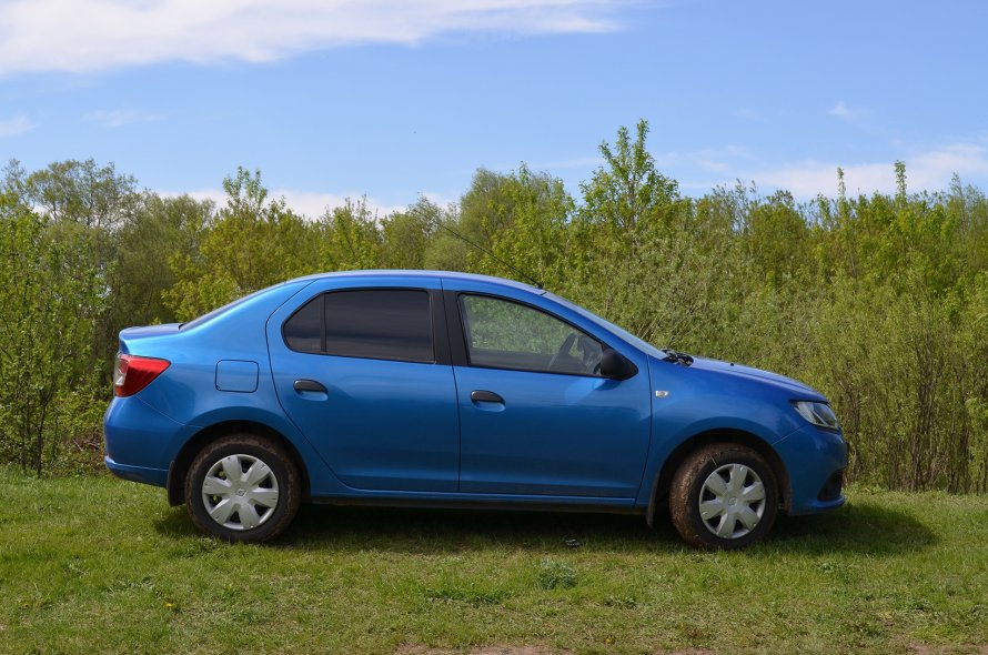 Renault Logan синий