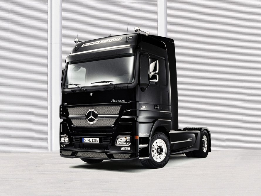 Водородный тягач Mercedes-Benz