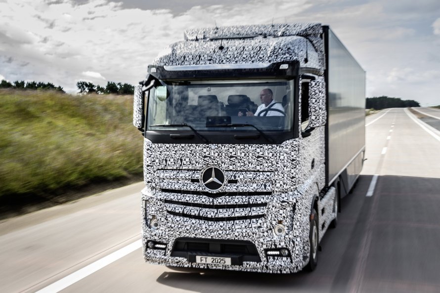 Тягач Mercedes-Benz Actros
