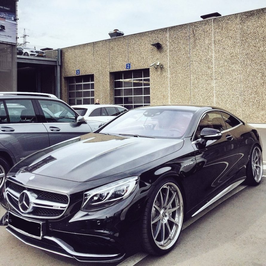 Мерседес-Бенц s63 AMG Coupe черный