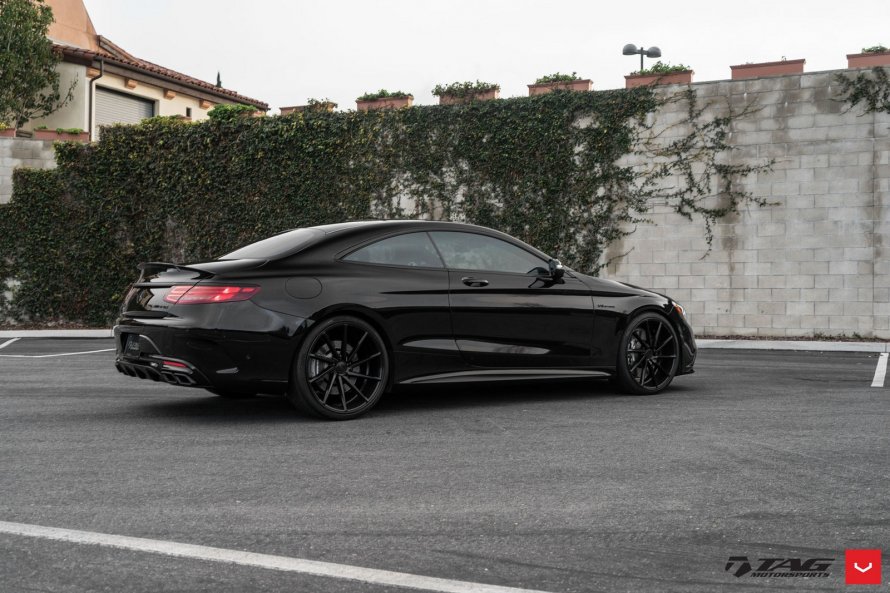 S Coupe 63 AMG черная
