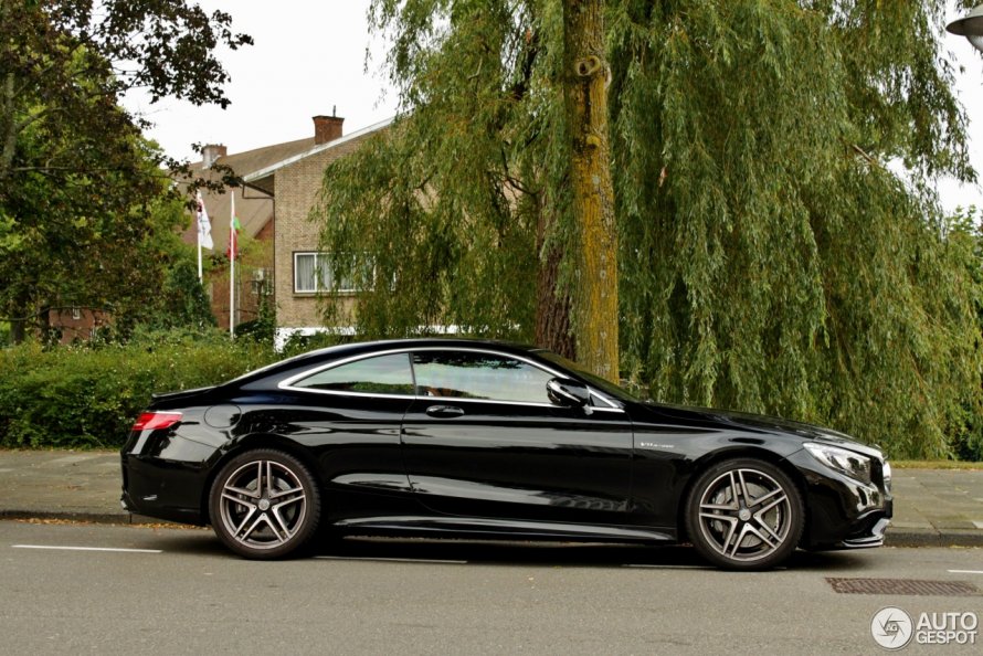 Mercedes s63 AMG Coupe черный сзади