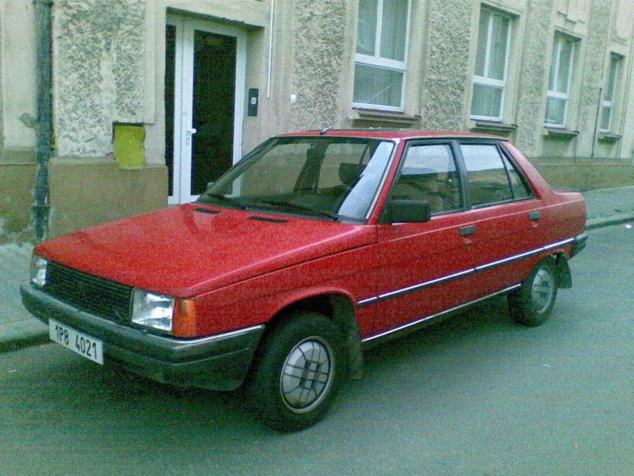 Фото 86 года. Renault 9 and 11. Renault 9 TL. Renault 1984. Рено 9 1984.