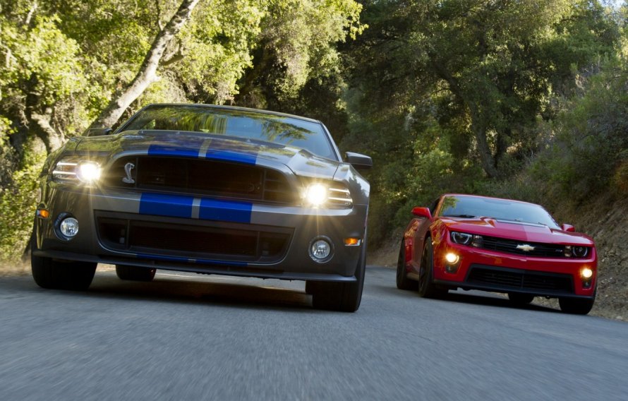 Chevrolet Camaro и Ford Mustang 2013
