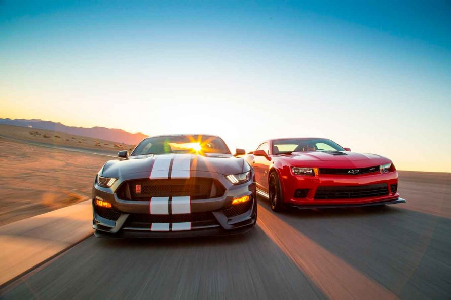 Camaro vs Mustang