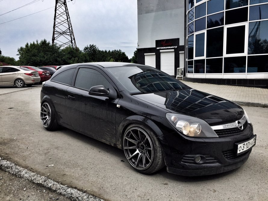 Опель Астра h GTC черная