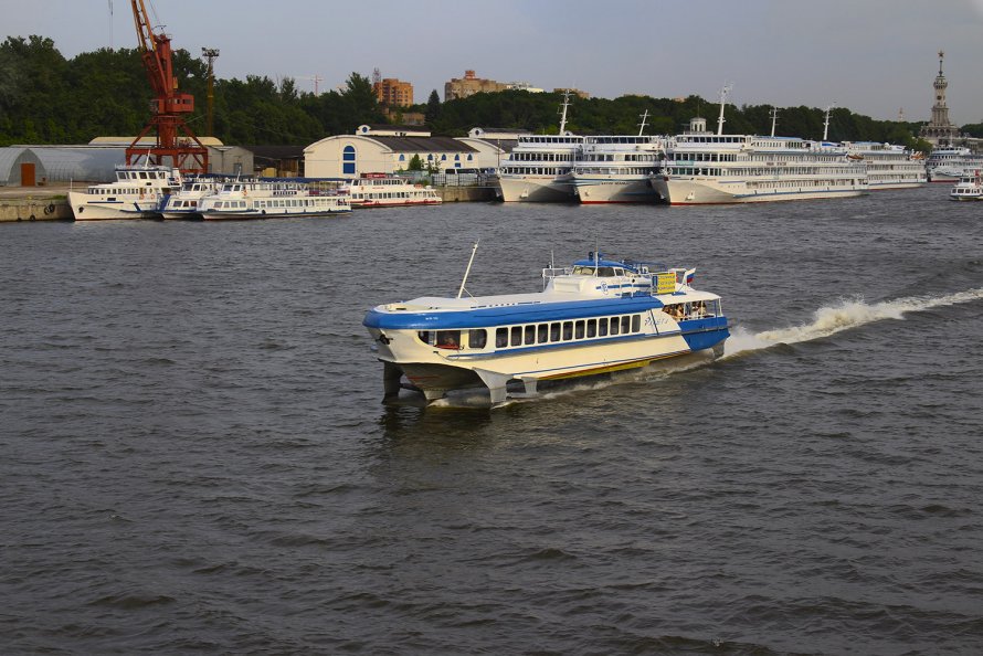 Водное судно ракета