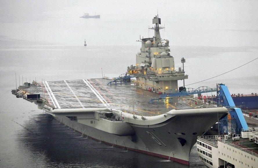 Американский авианосец Рональд Рейган