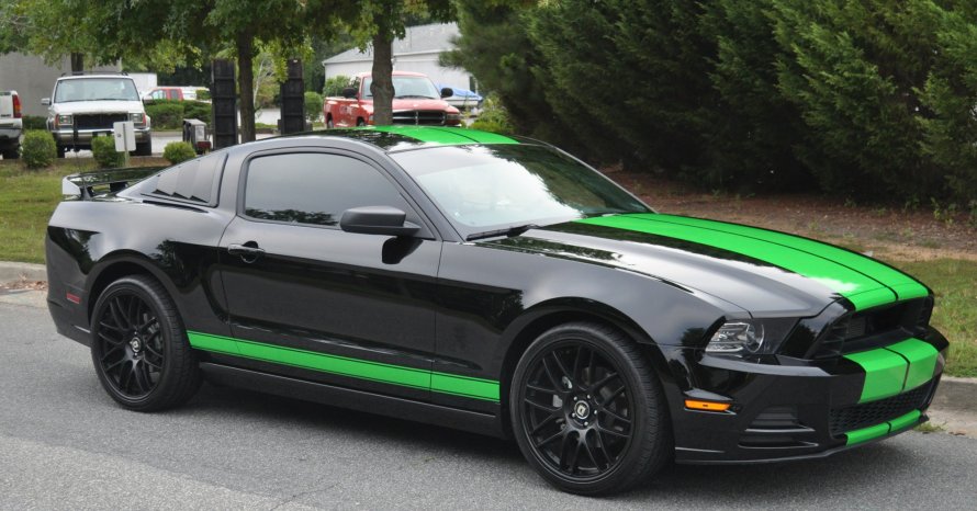 Ford Mustang Shelby зеленый