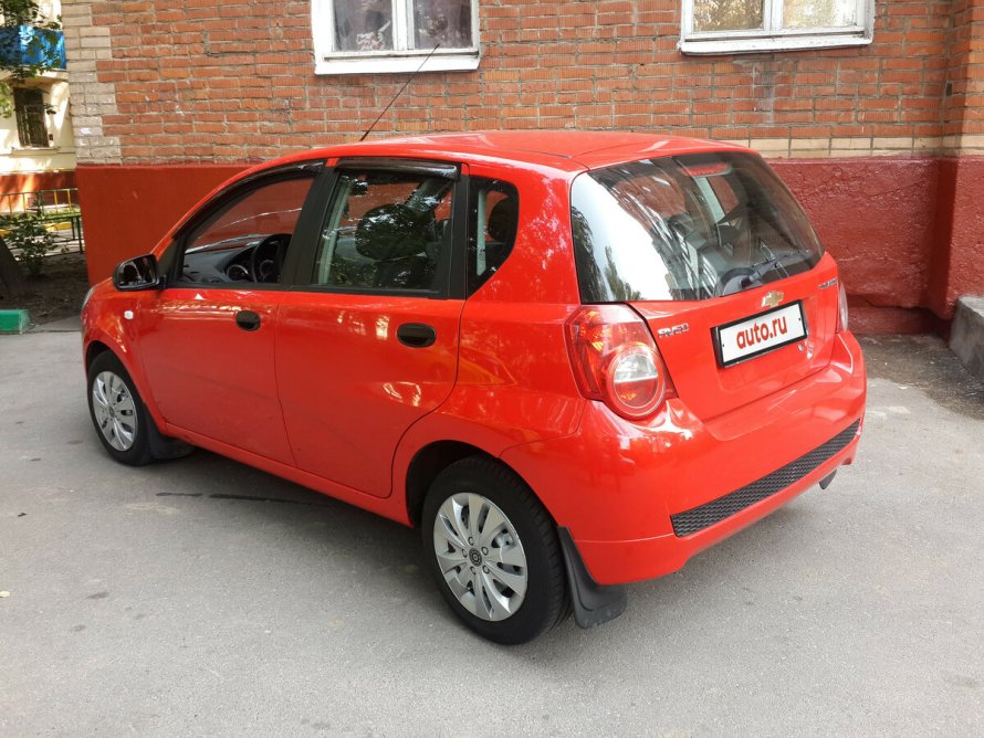 Chevrolet Aveo 2010 красный