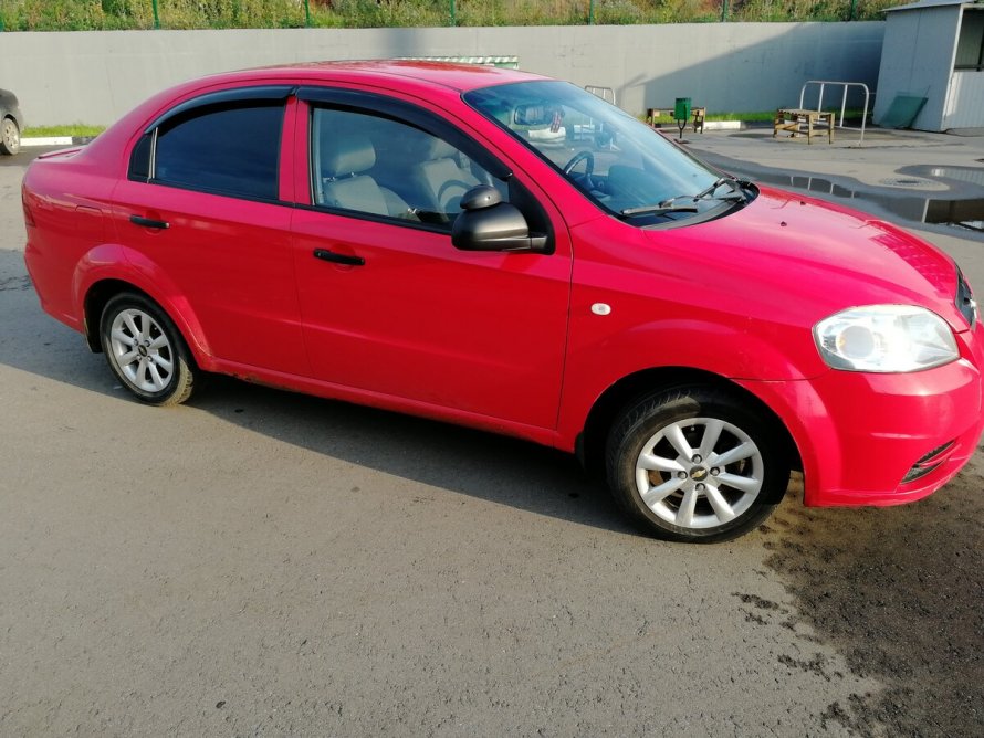 Шевроле Авео 2007 красная