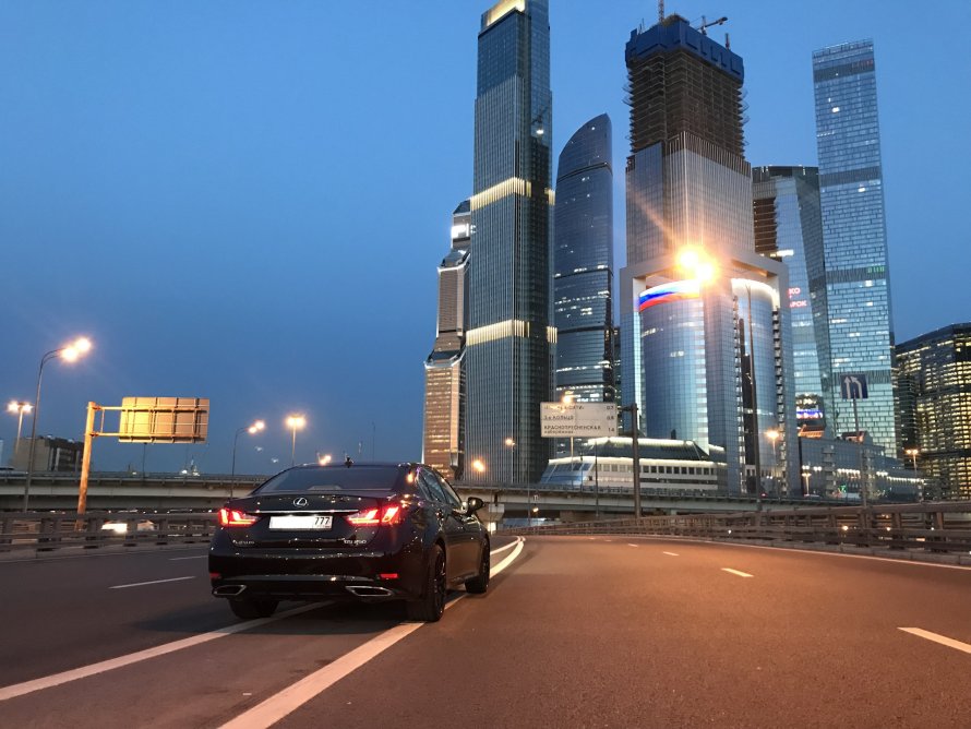 Москоу Сити с дороги