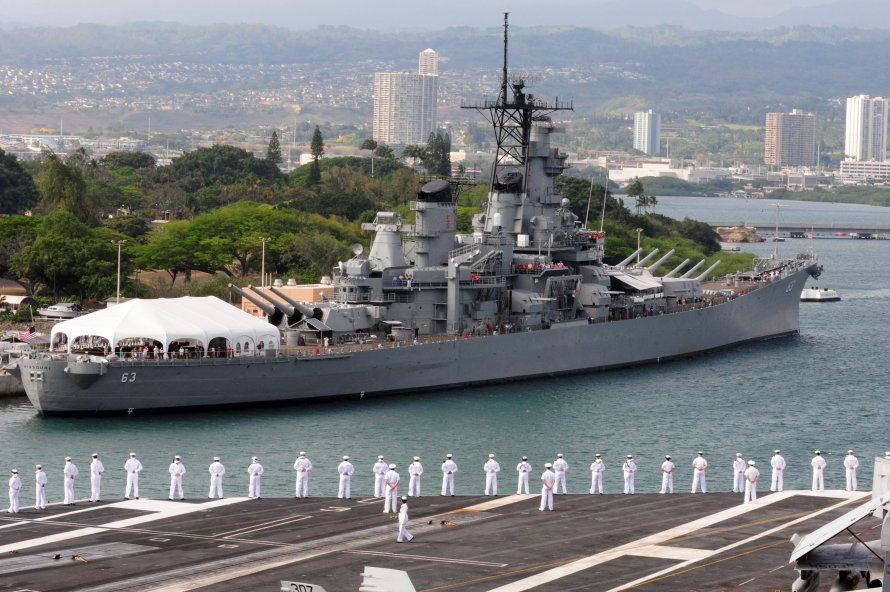Военный корабль линкор Миссури